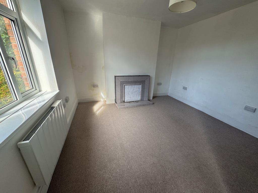 Lot: 182 - TWO-BEDROOM MID-TERRACE COTTAGE IN VILLAGE LOCATION - Living room